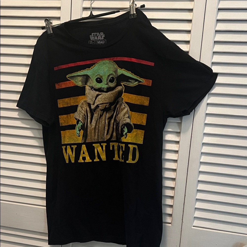 #0775** Unisex Star Wars Fans Black Tee with Green and Yellow Graphic